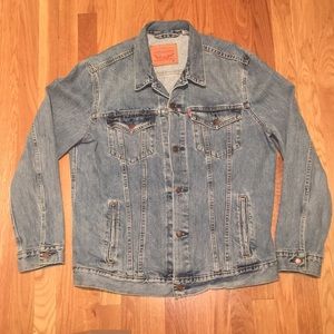 Levi’s men’s trucker jean jacket